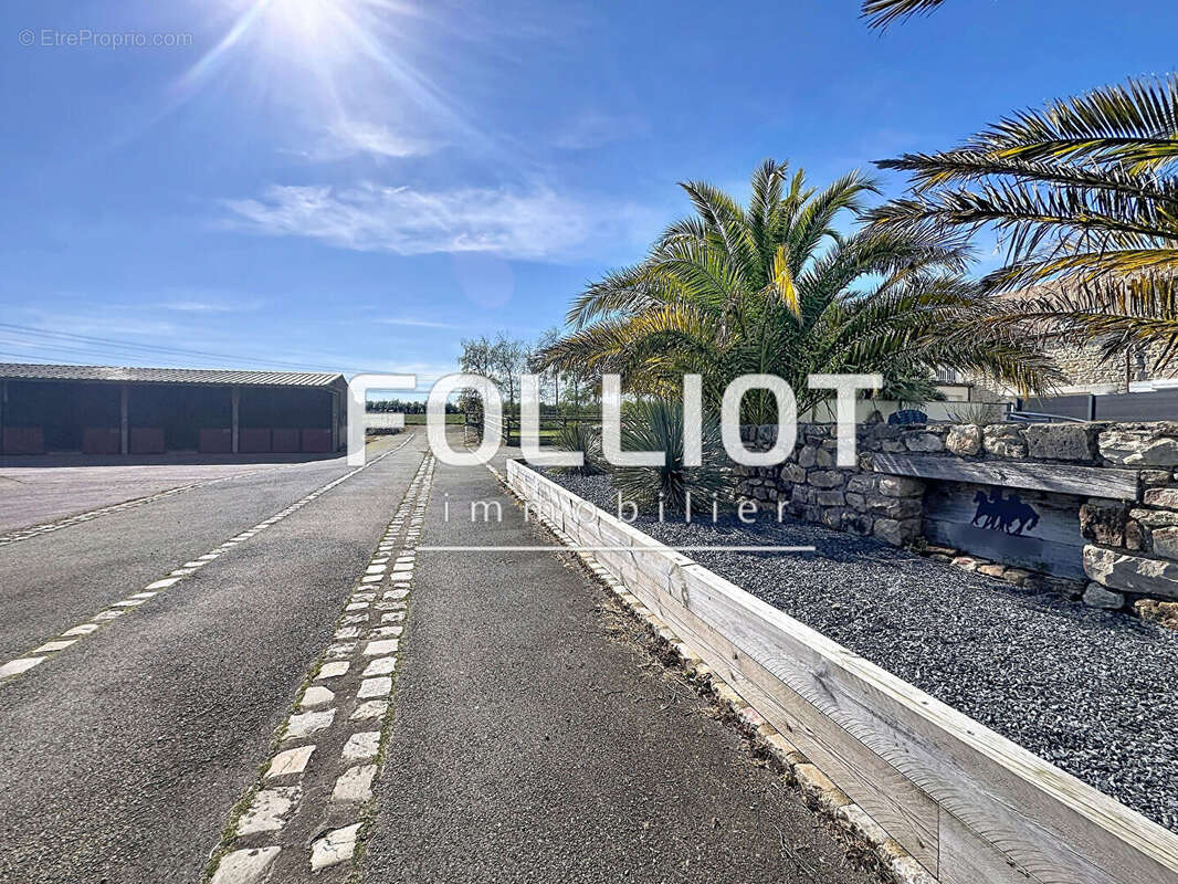 A vendre BRICQUEBEC-EN-COTENTIN - Ensemble immobilier et centre équestre - photo 10