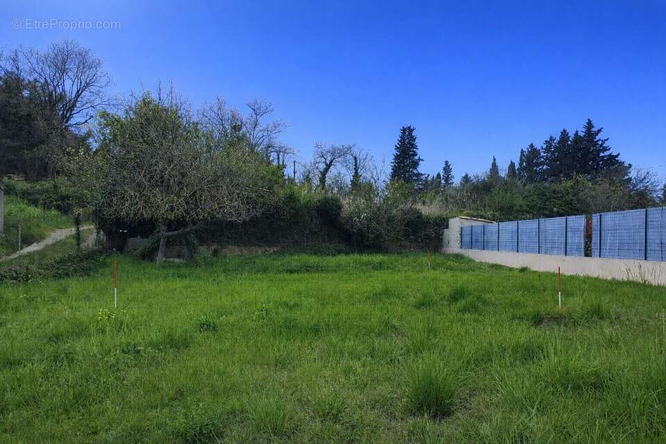 Terrain 380 m² à Pignans  - photo 2