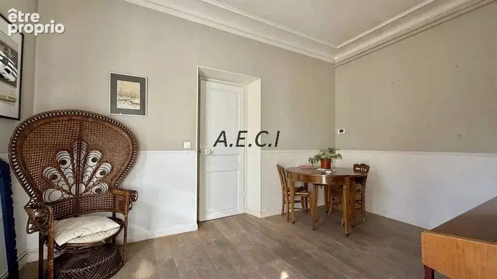 Maison familiale au cœur du quartier de Bécon-les-Bruyères - photo 3
