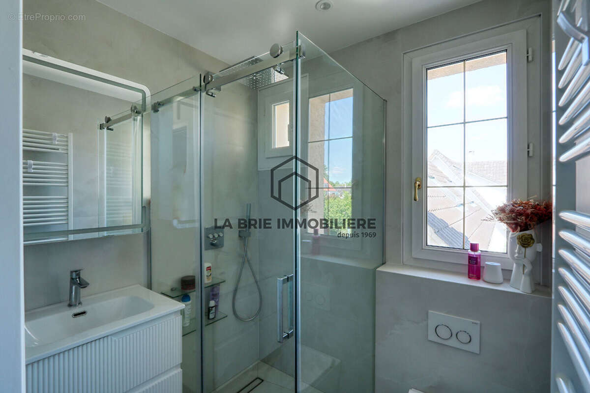 Maison à VILLECRESNES