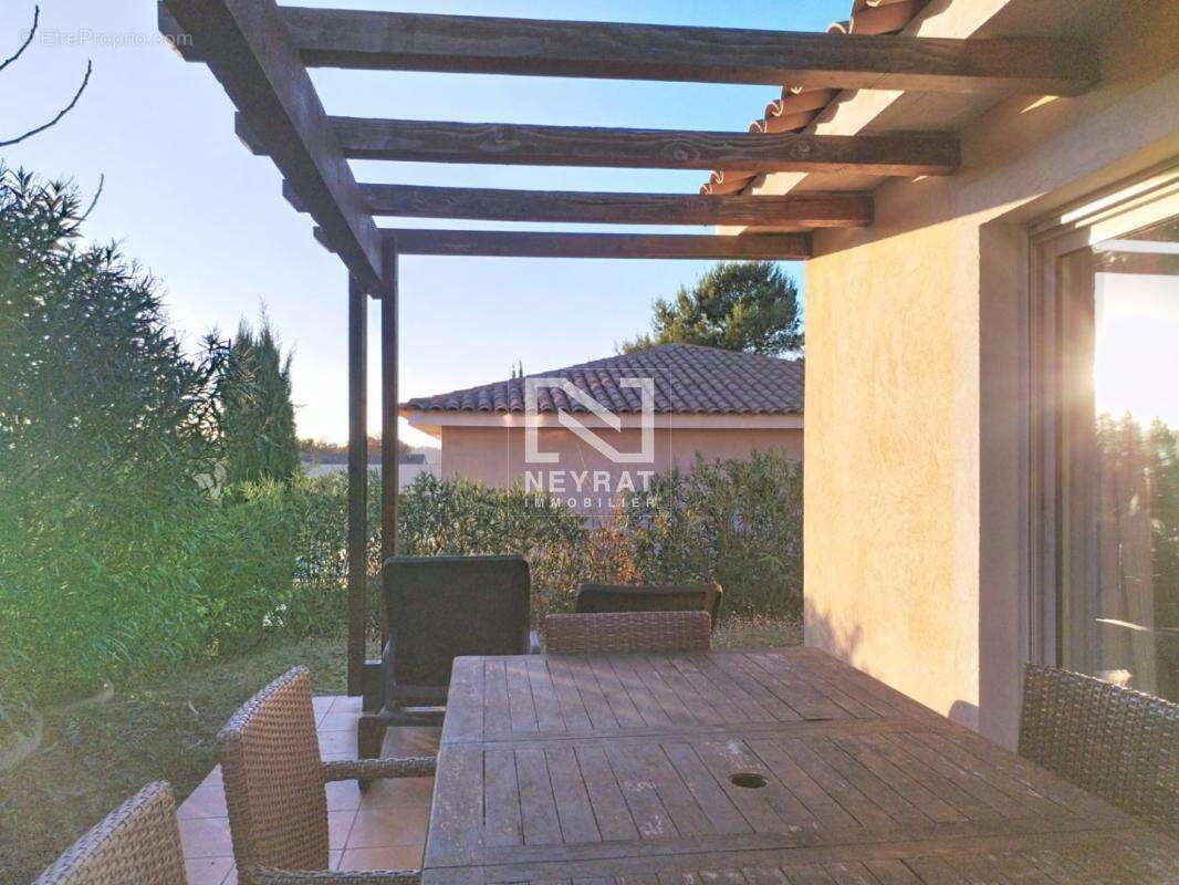 Appartement à MONTAUROUX