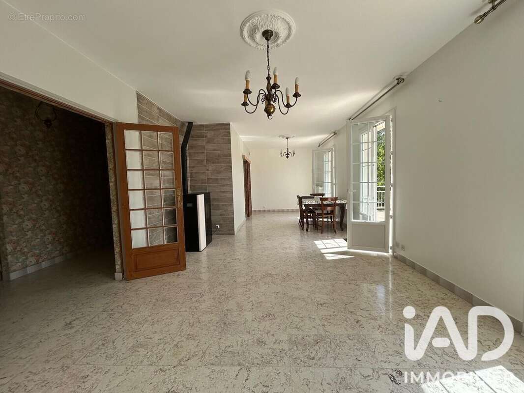 Maison 161 m² à La Chaussee-Saint-Victor  - photo 3