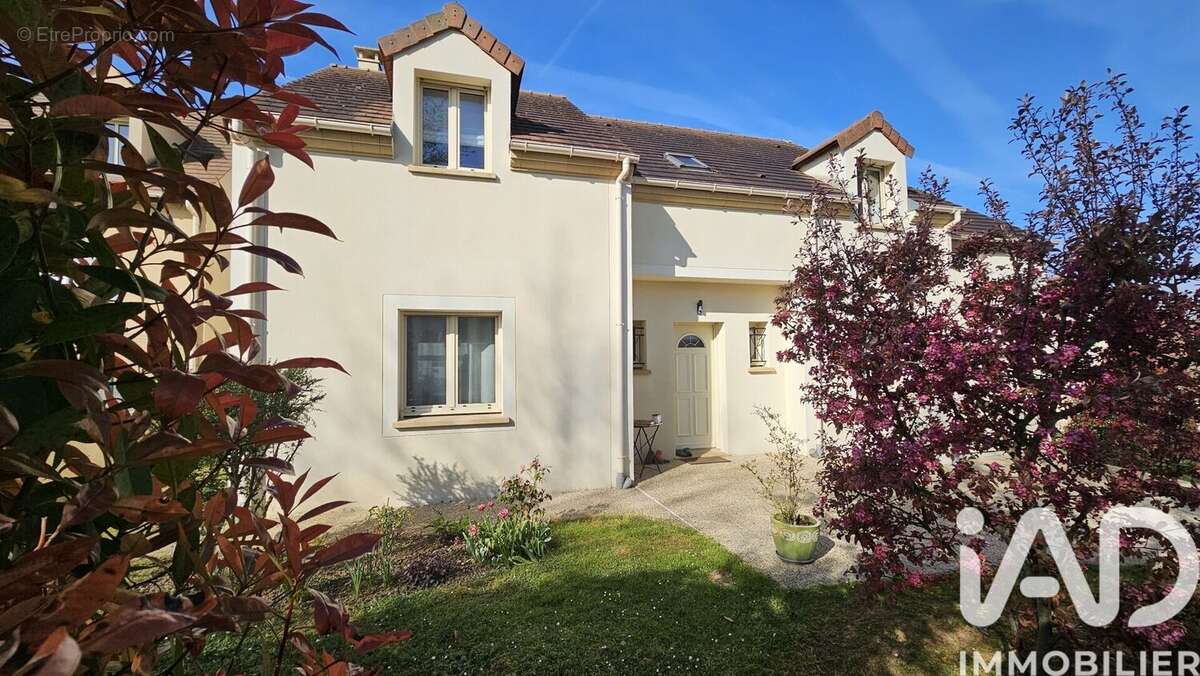 Maison 150 m² à Morainvilliers  - photo 2