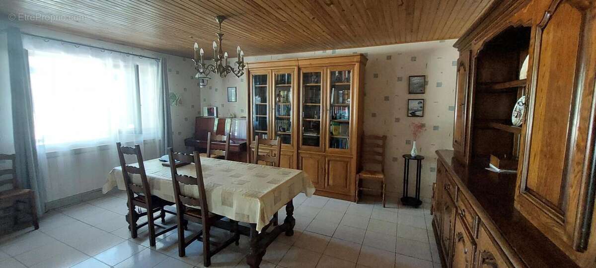 Maison 126 m² à Cour-Et-Buis  - photo 3