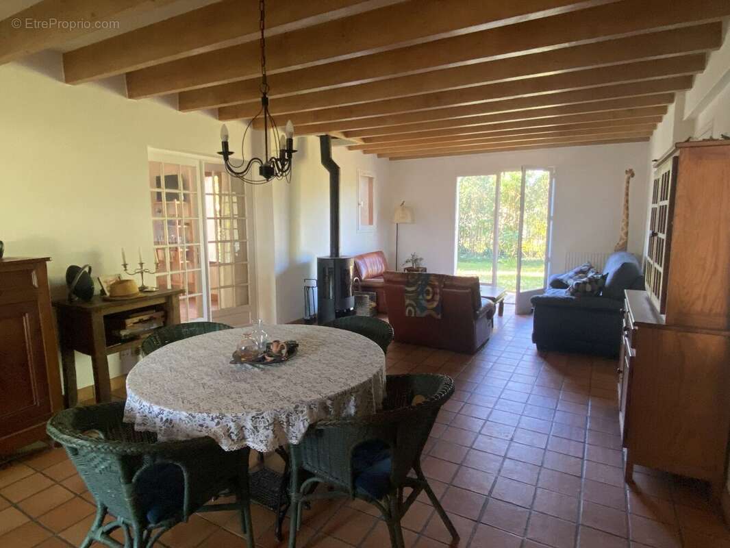 Maison 130 m² à Linars  - photo 2