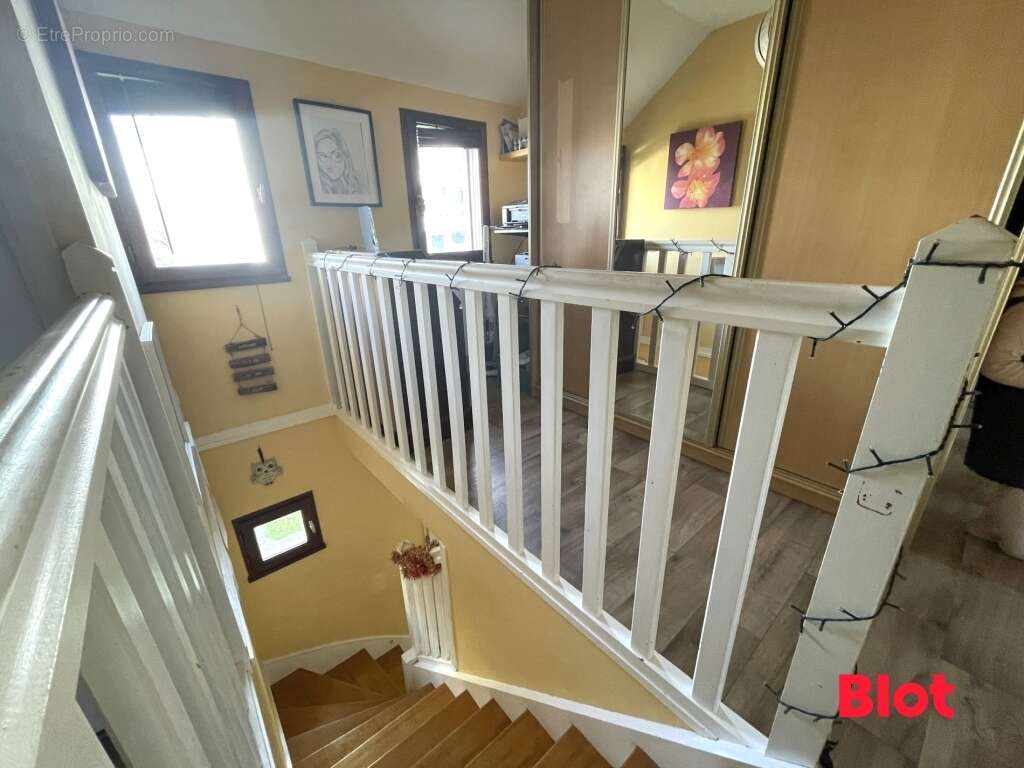 Maison à MONTGERMONT