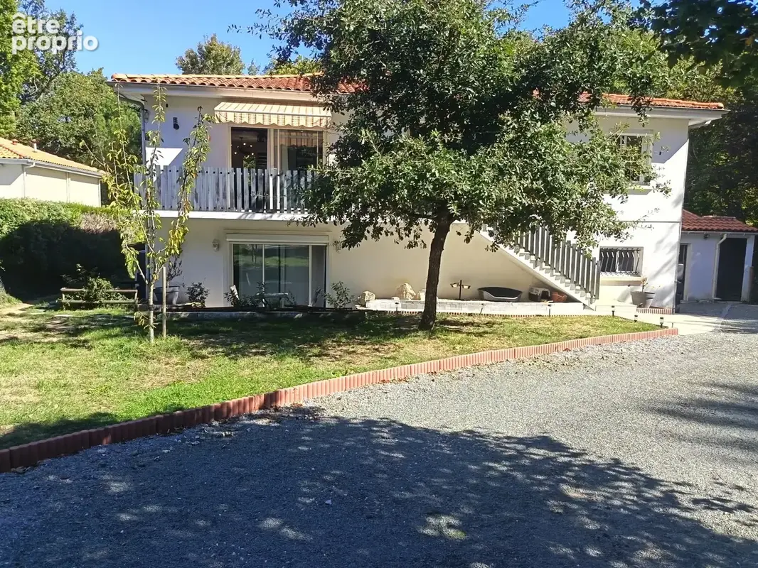 Photo Maison à Saint-Georges-Des-Coteaux au prix de 298 000€