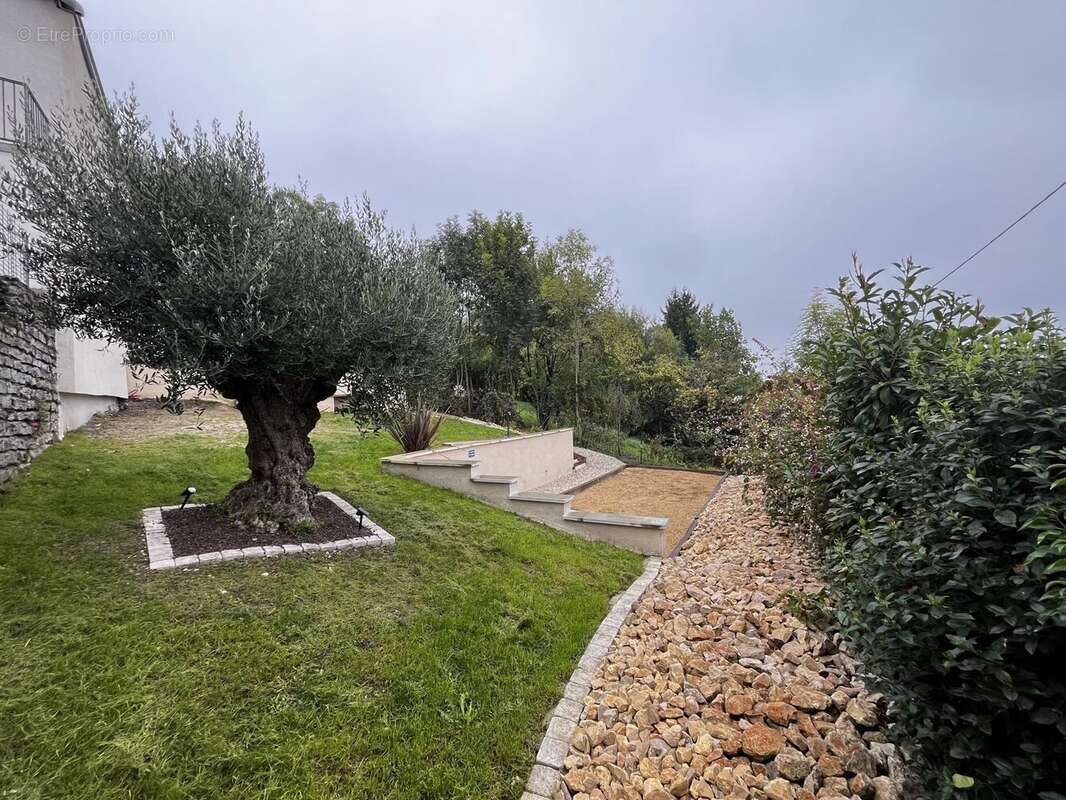 Maison à BOUVESSE-QUIRIEU