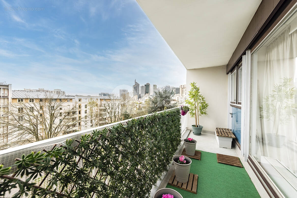 Appartement à COURBEVOIE