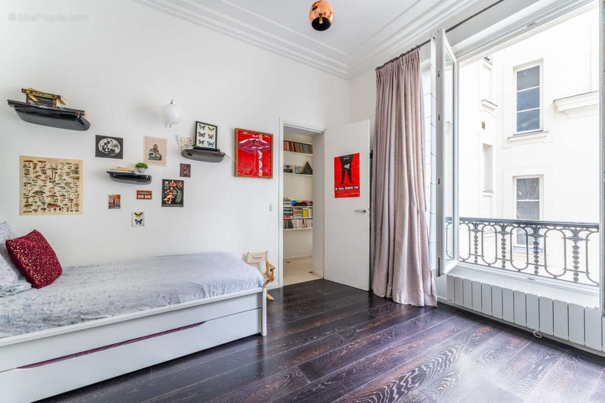 Appartement à PARIS-17E