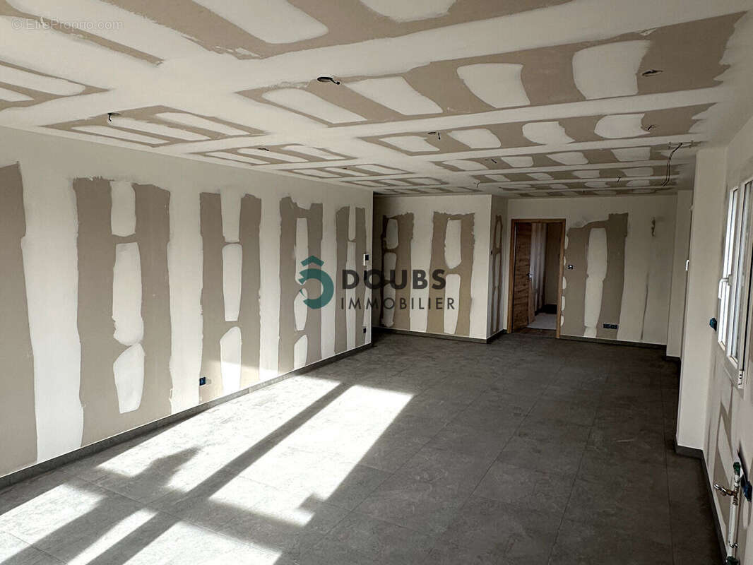 Appartement à ORCHAMPS-VENNES