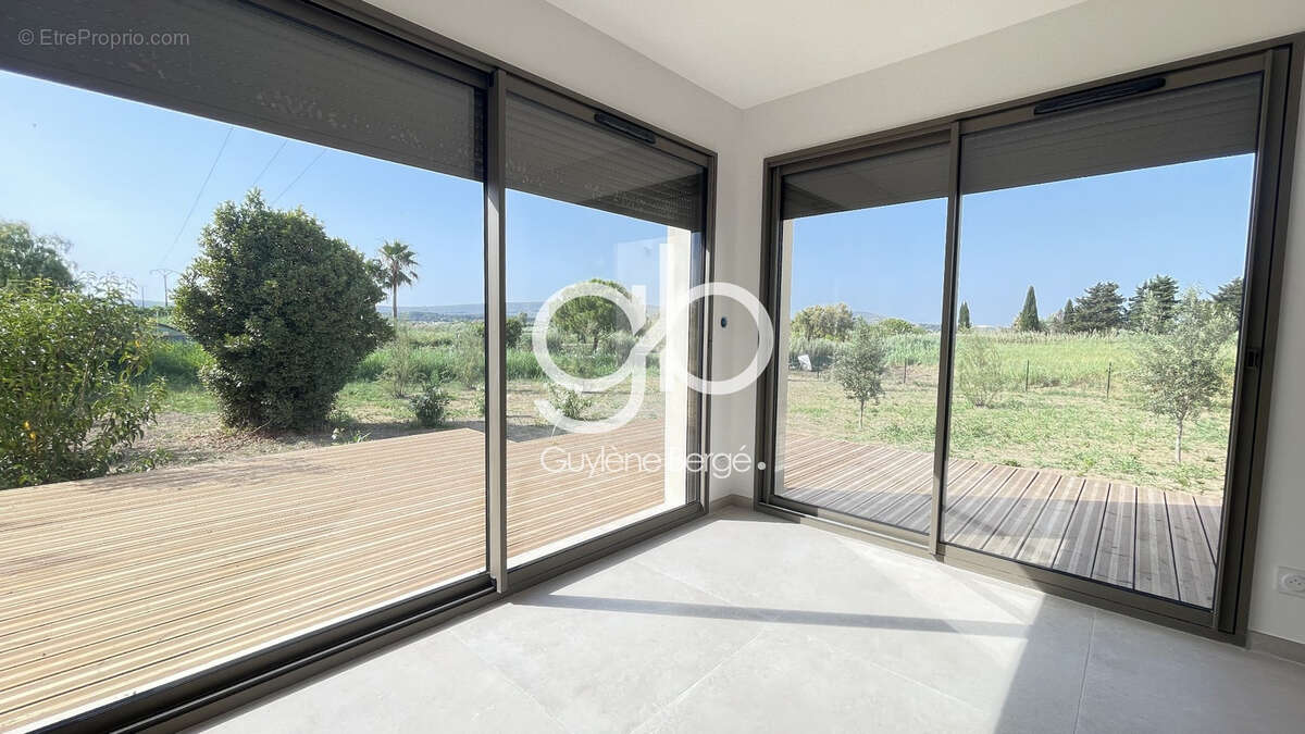 Maison à VIC-LA-GARDIOLE