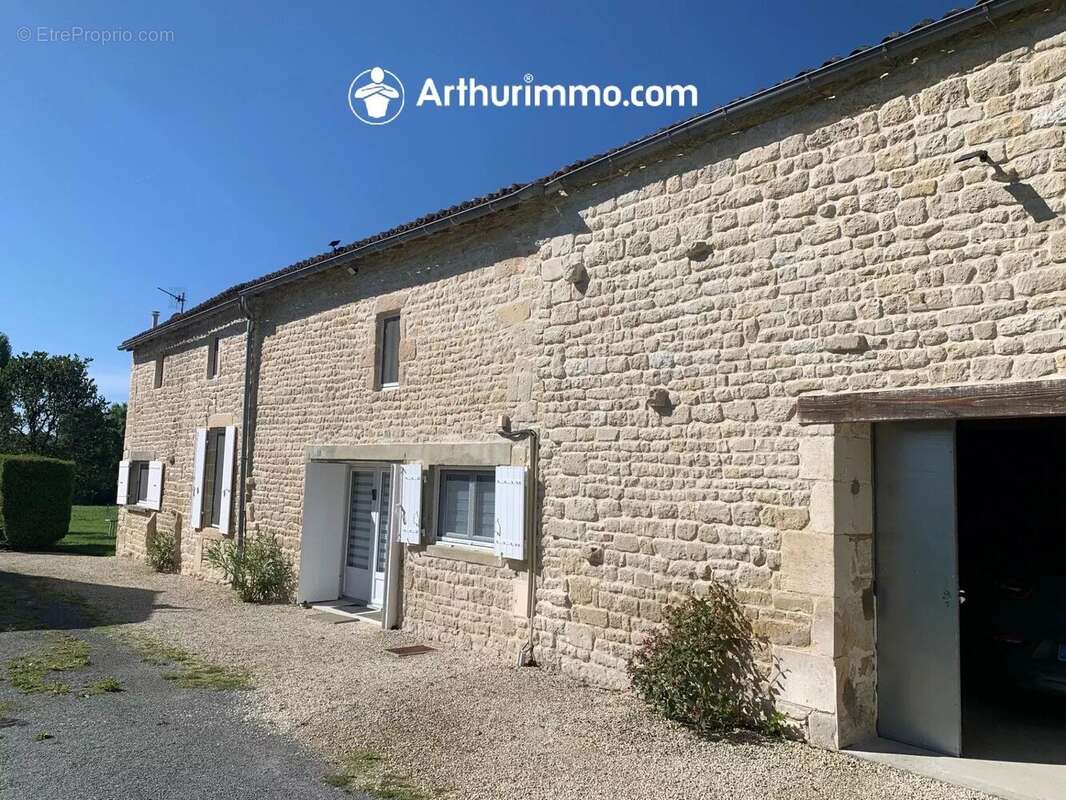 Maison à BLANZAY-SUR-BOUTONNE