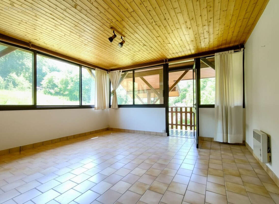 Maison 270 m² à Apremont  - photo 5