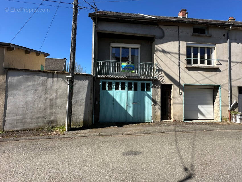 Maison à SAINT-GERVAIS-D'AUVERGNE