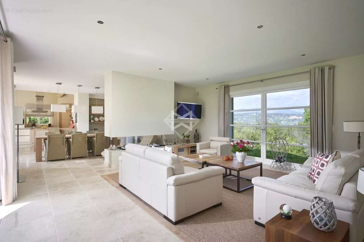 Maison à TOURRETTES