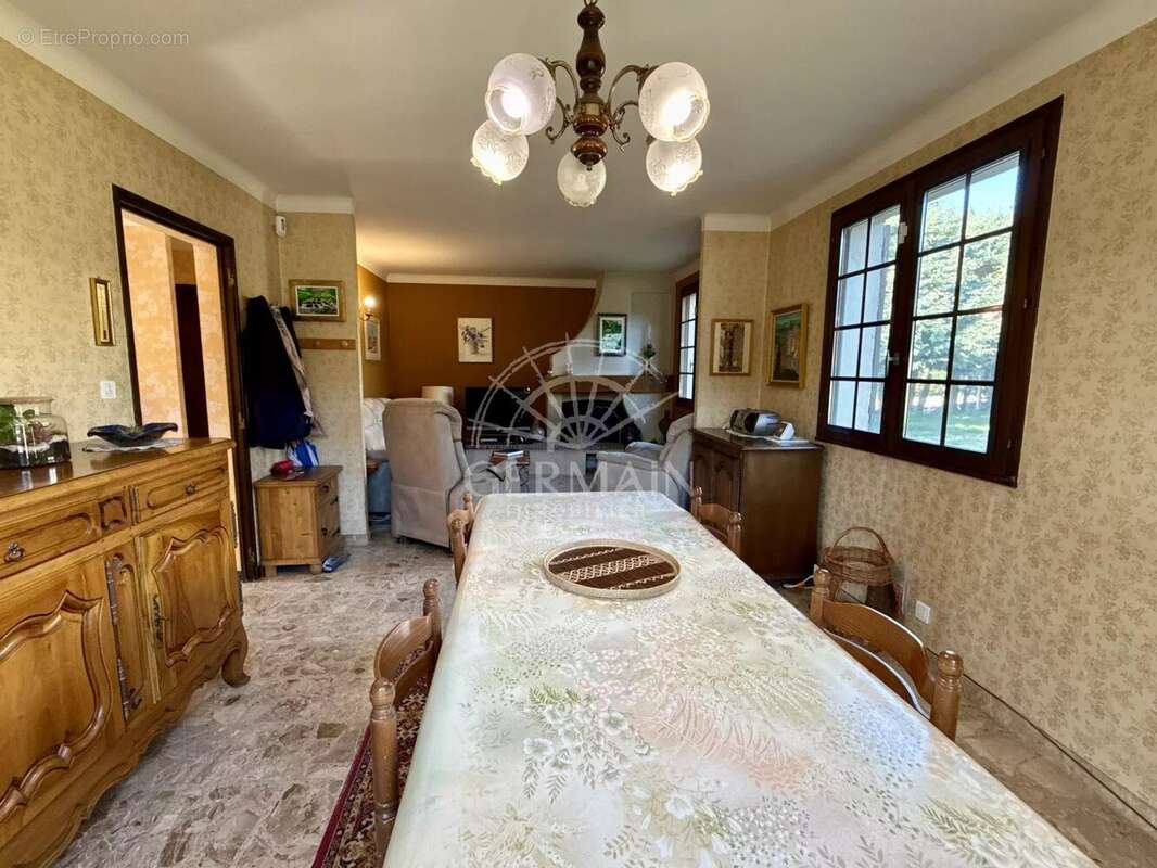 Maison à L'ISLE-SUR-LA-SORGUE