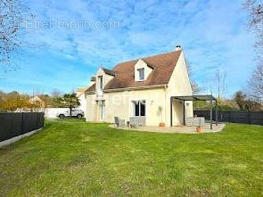 Maison à LE PERRAY-EN-YVELINES