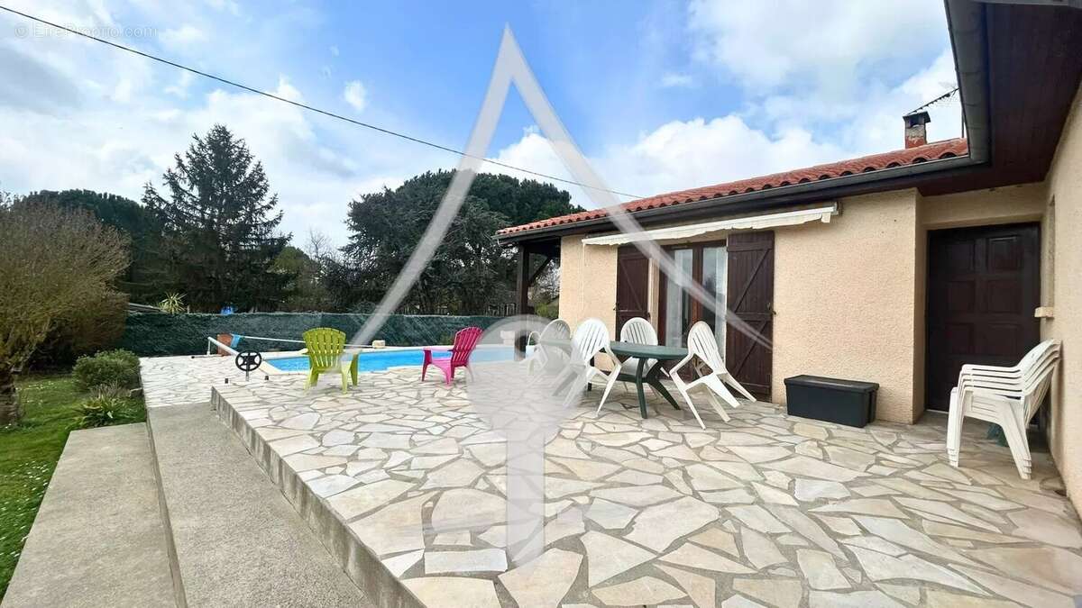 Maison à LAVERNOSE-LACASSE