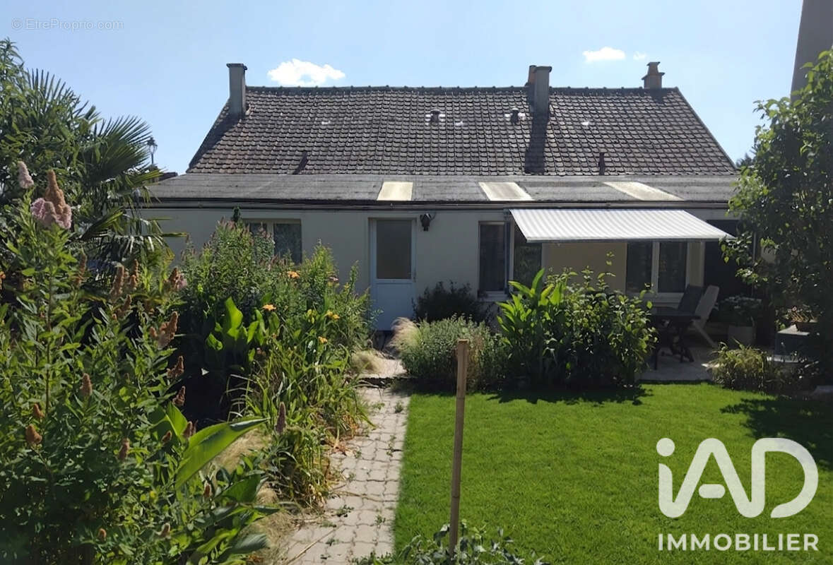 Maison 141 m² à Brunelles  - photo 3