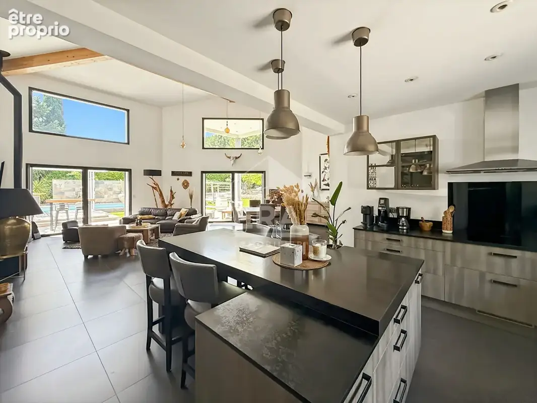 Maison 178m² à Calas - photo 5