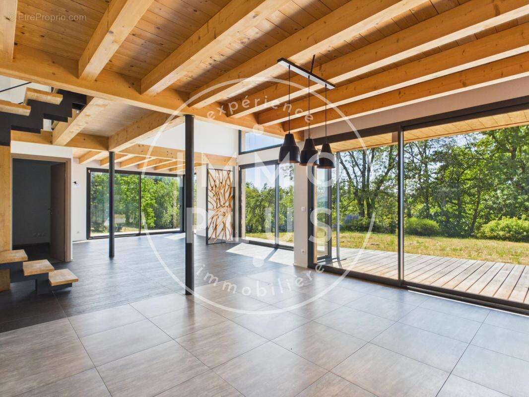 Vente - Maison - 5 pièces + cuisine - 152 m² - 927 000 € - - photo 2