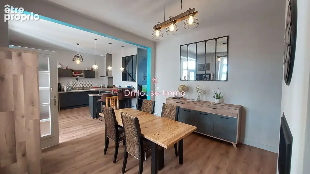 Maison 10 pièces 210 m² à vendre à Saintes (17100) - photo 4
