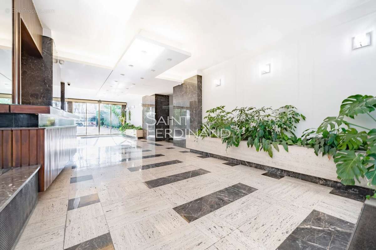 Appartement à NEUILLY-SUR-SEINE