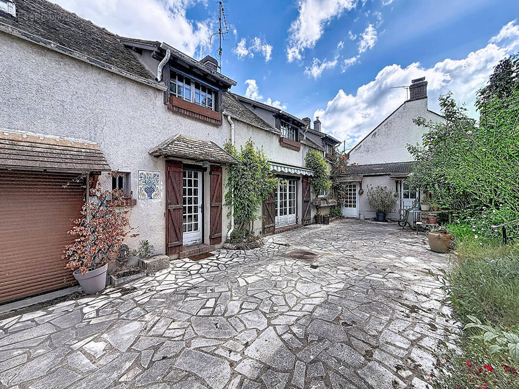 Maison à JOUARS-PONTCHARTRAIN
