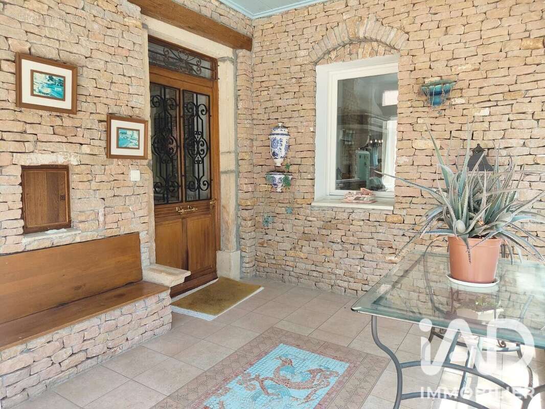 Maison 200 m² à Saint-Georges-D'esperanche  - photo 5