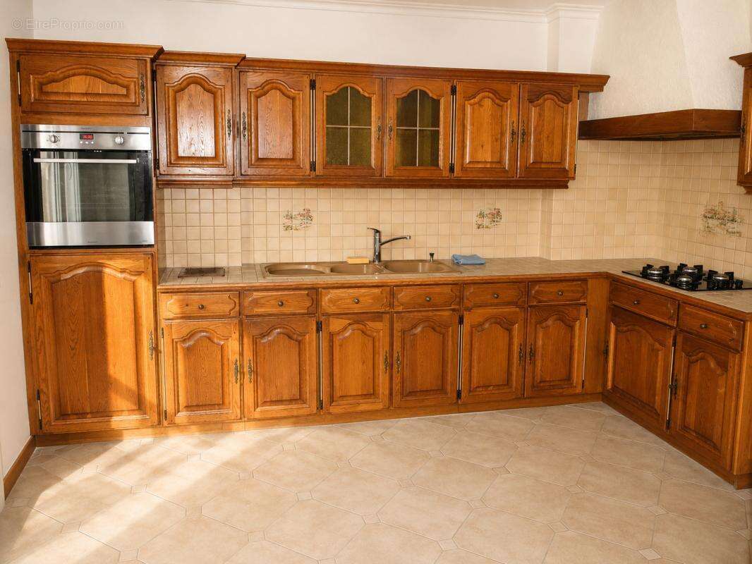 Appartement T3 de 75 m² avec balcon, garage et cave – Centre-ville de Vesoul - photo 6