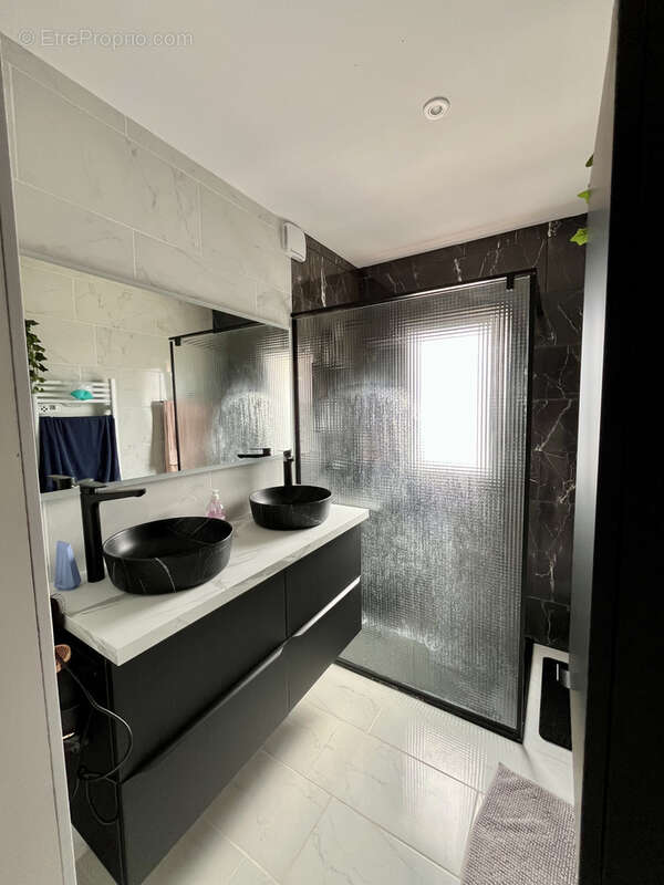 Maison à SAINT-YZAN-DE-SOUDIAC