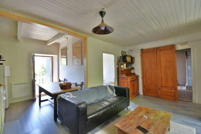 Petite ferme en pierres avec terrain SAINT-JULIEN-D'INTRES (07) - photo 10