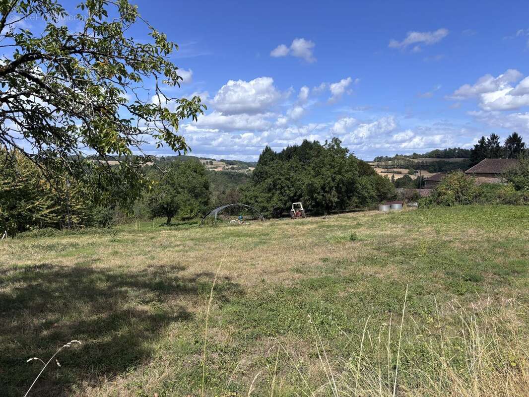 Terrain à SAINT-ROMAIN-ET-SAINT-CLEMENT