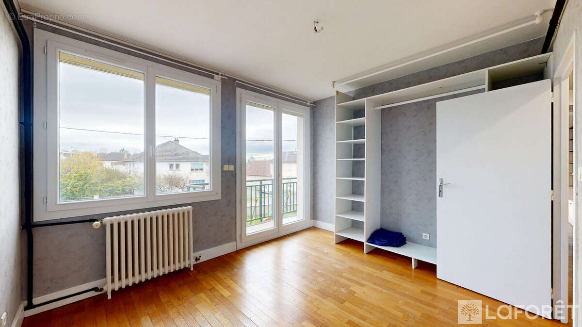 Appartement à YZEURE