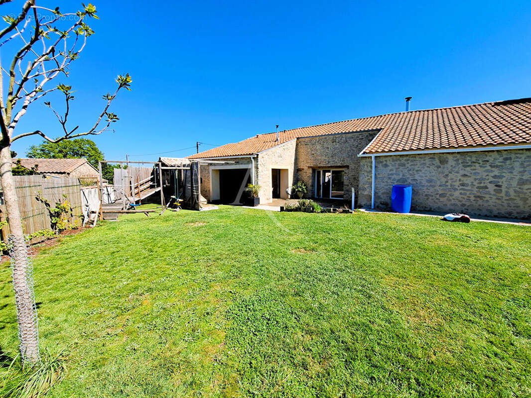 Maison à LES HERBIERS