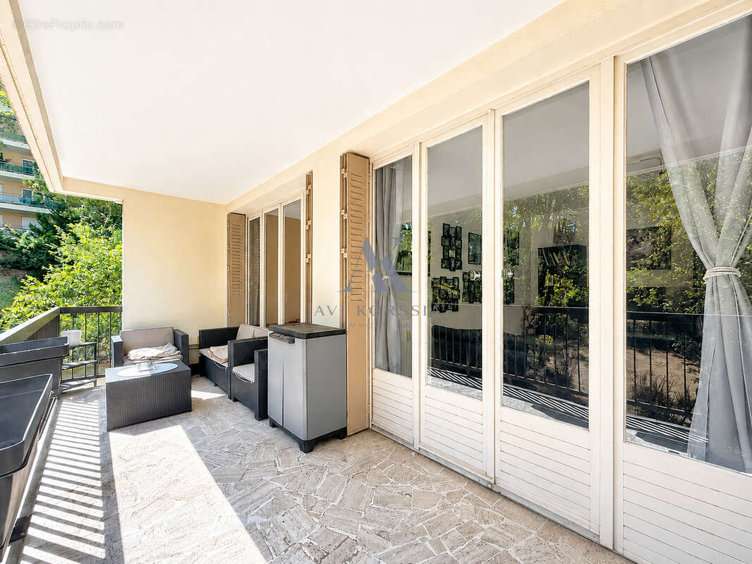 Bron   Appartement T6 112 m2, 4 chambres avec terrasse et parking - photo 14