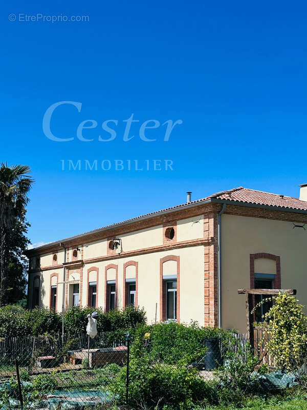 PROPRIETE avec piscine sur un 1,1 ha clôturé - photo 2