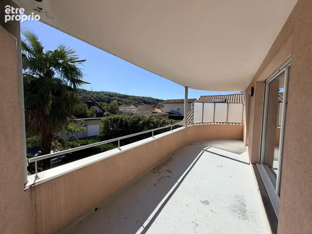 Poisat   T3 lumineux de 70 m2 avec terrasse couverte de 16 m2 sur la verdure - photo 11