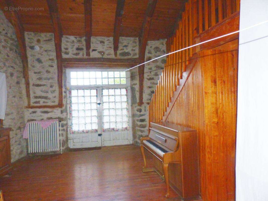 Maison à SAINT-JULIEN-CHAPTEUIL