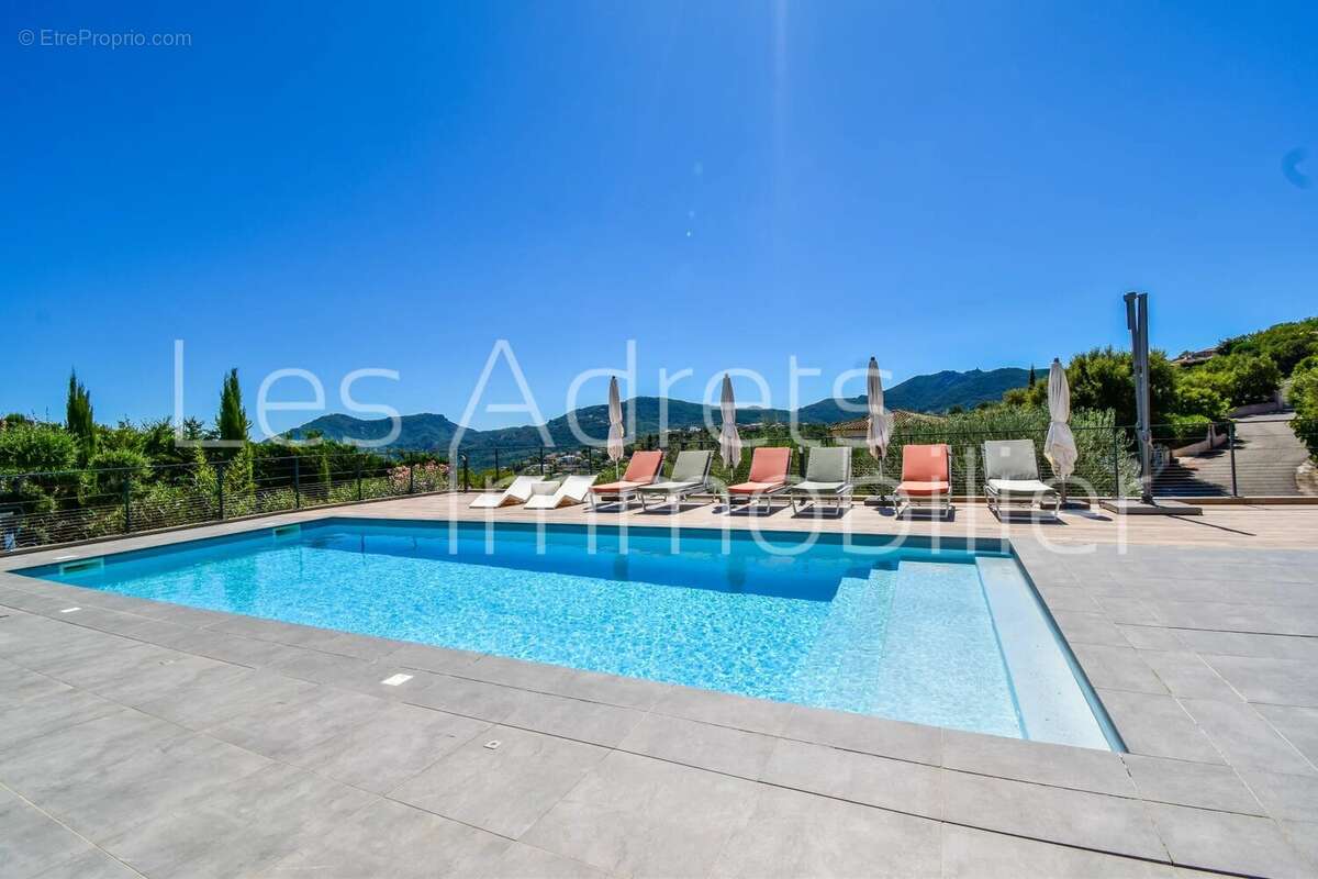 Maison à LES ADRETS-DE-L&#039;ESTEREL