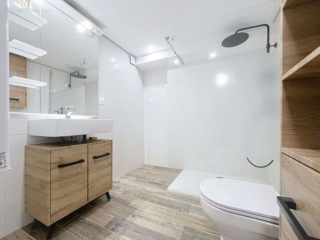 Villa Mitoyenne + Studio Indépendant et Terrain de 1200m2 à Bancairon - photo 9