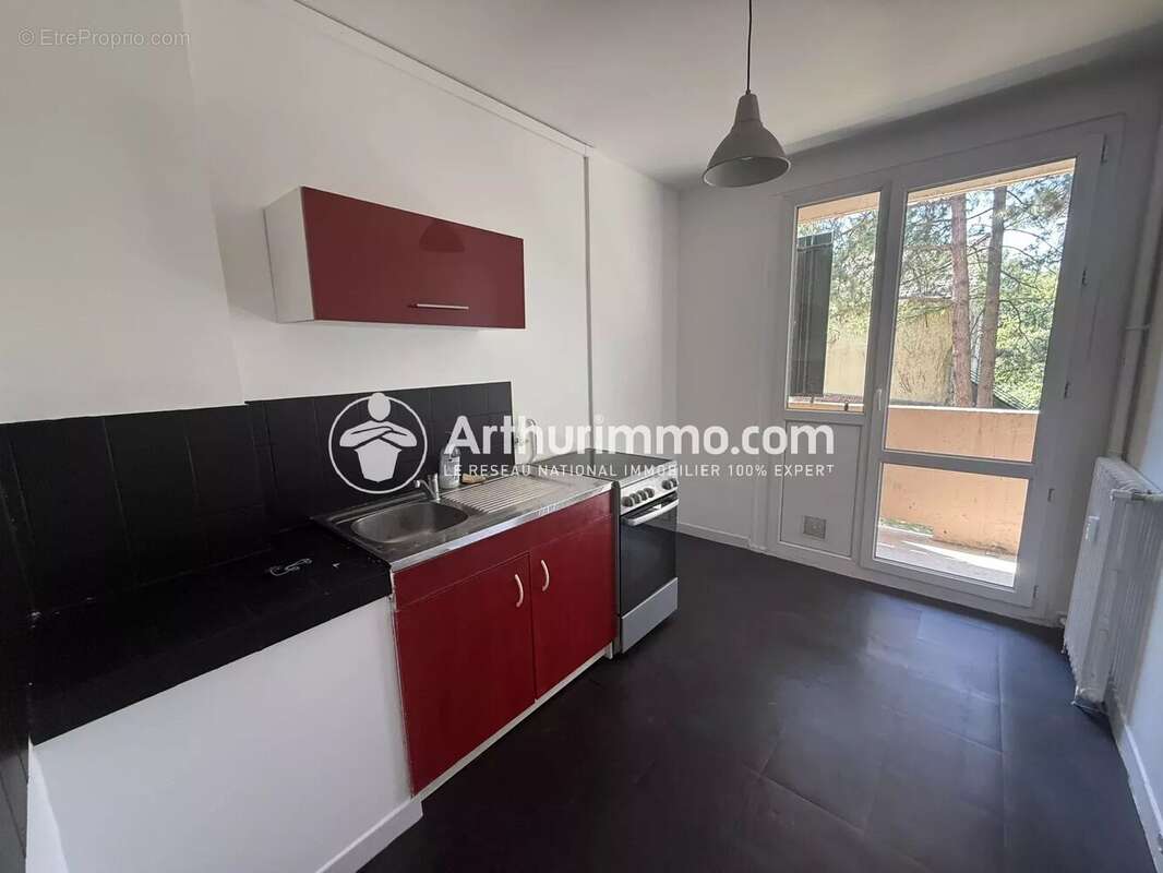 F2 lumineux avec balcon, parking et cave - photo 3