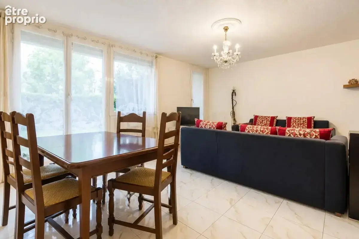 Comme une maison – 4 chambres, jardinet privatif & box – - photo 6