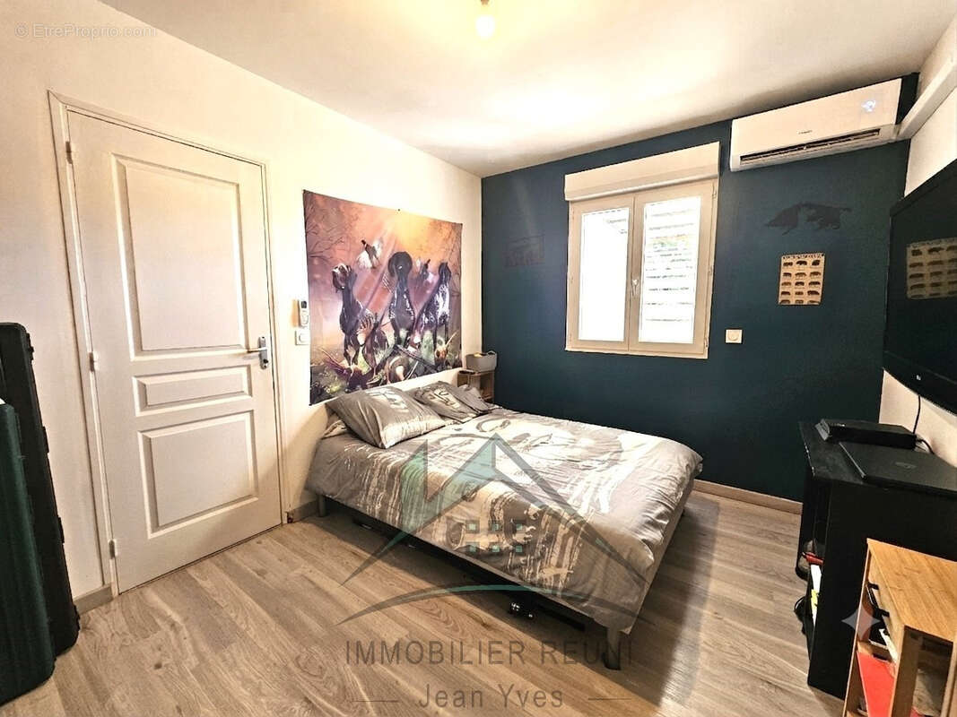 Villa de 131 m2 de plain-pied… Piscine… Dépendance… Sans vis-à-vis… Confort moderne… - photo 12