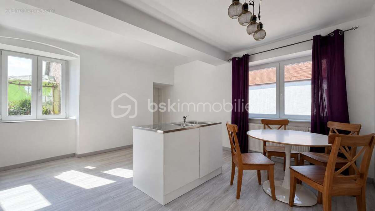 Maison familiale au centre du village avec dépendances ! - photo 6