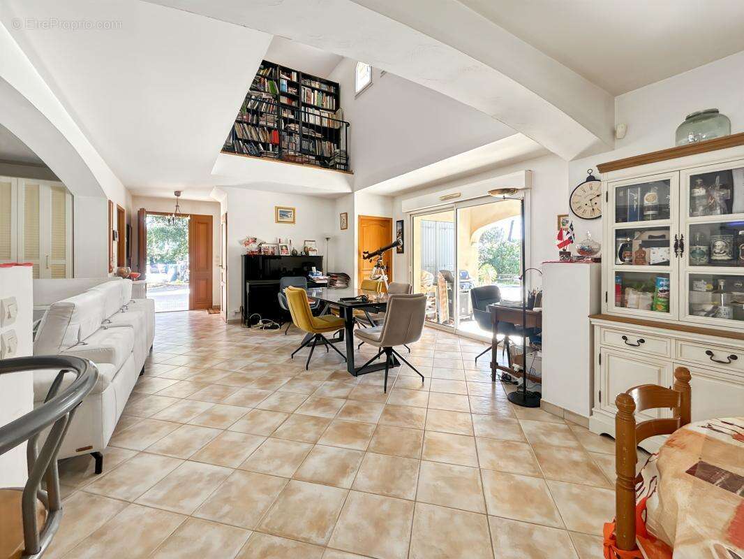 Maison à ROQUEBRUNE-SUR-ARGENS