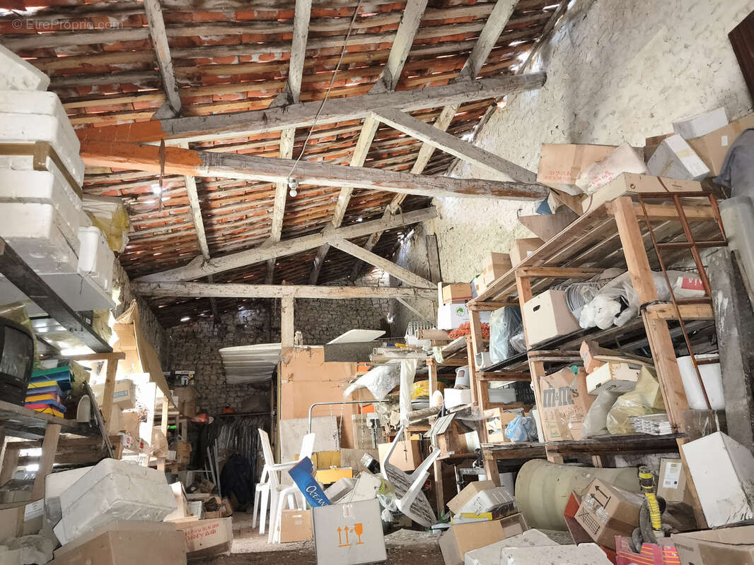 Maison à SAINT-GENIS-D&#039;HIERSAC