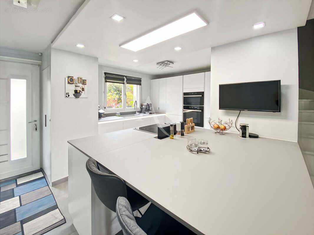 Maison à JOUY-LE-MOUTIER