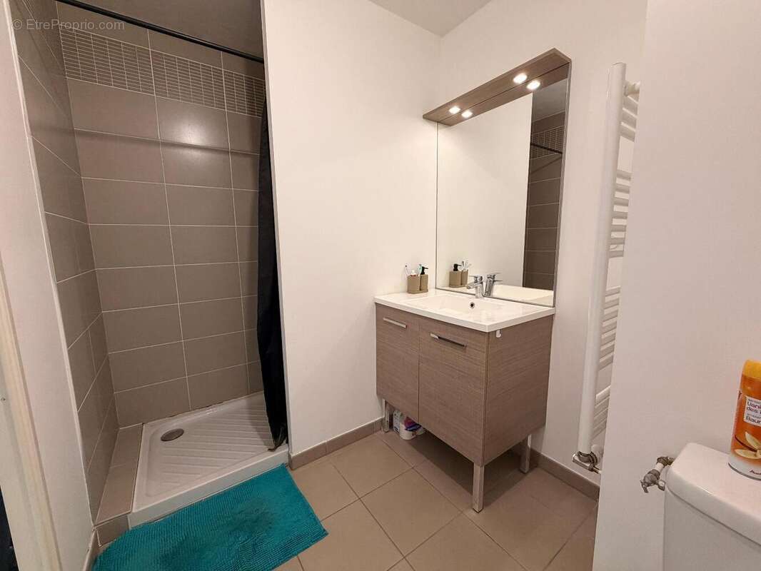   - Appartement à LYON-7E